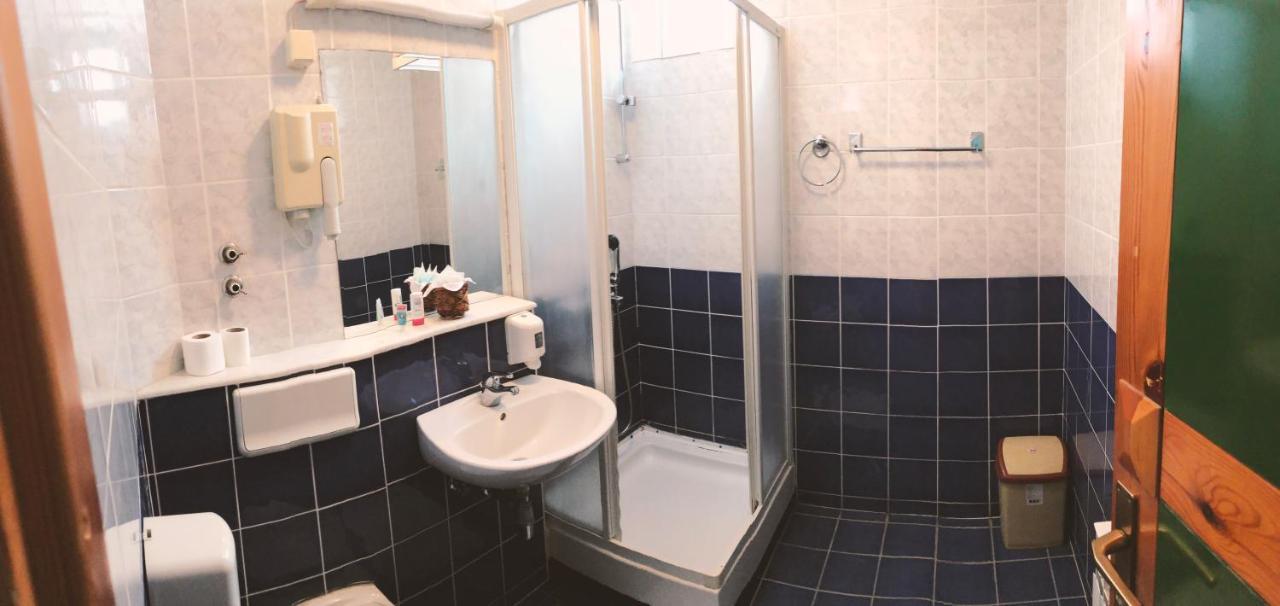 Hotel Imzit Dobrinja Сараево Екстериор снимка